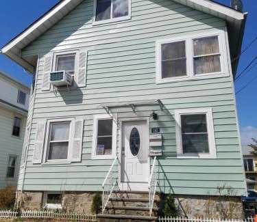 Cove - East Side - Shippan Apartment | Bella room near downtown Train I-95 & beaches