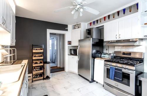 Cove - East Side - Shippan Apartment | Bella room near downtown Train I-95 & beaches