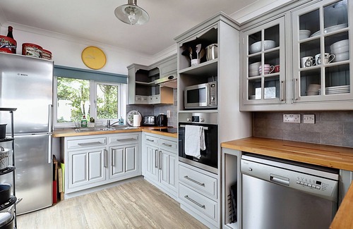 Ventnor House | Bella Vista - a bungalow that sleeps 4 guests in 2 bedrooms