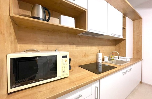 Tractorul Apartment | Bella Vista Red Apartment: 3 km to Hiking