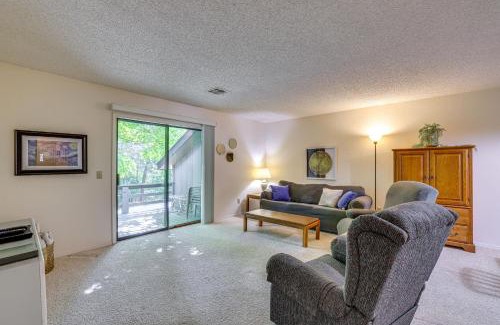 Bella Vista House | Bella Vista Townhome with Deck Near Back 40 Trail!