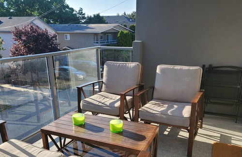 Okanagan-Similkameen House | Bella Vita Bubbly And Brews 1 Bedroom Home by Redawning