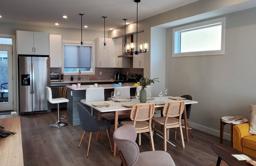 Okanagan-Similkameen House | Bella Vita Bubbly And Brews 1 Bedroom Home by Redawning