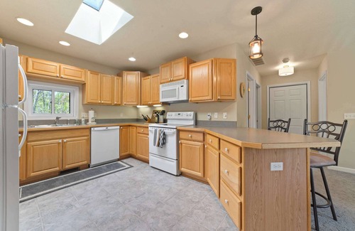 Bellaire House | Bellaire Riverfront House: Kayak,Fish,Golf & Fall Colors!