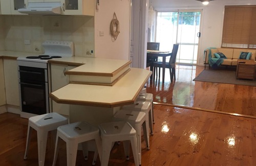 Bellambi House | Bellambi Beach house - Special reduced holiday rates - Book now! Walk to beach