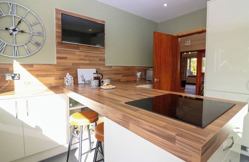 Perth Cottage | BELLE A'RON, family friendly, with a garden in Perth