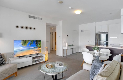 Cairns Central Business District Apartment | Belle Escapes 25 Harbour Lights with Magical Water Views