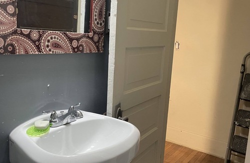 Detroit Apartment | Belle Isle Cottage - 1905 Historic Home near city