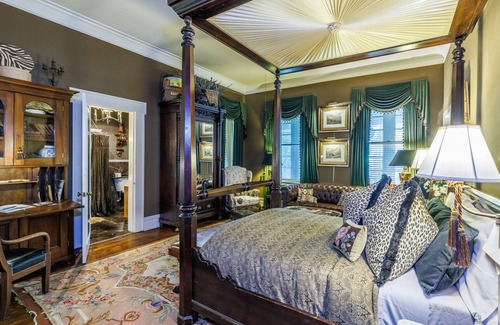 Gonzales Bed & Breakfast | Belle Oaks Inn