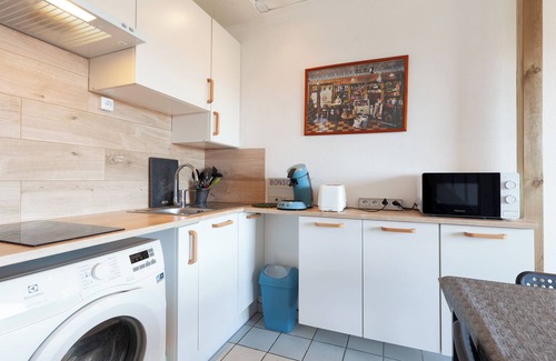 Martigues Apartment | Belle Vue Apartment in Martigues – Near the Town Center, Large Balcony