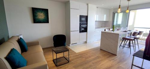 Le Grand Large Apartment | Belle Vue Mer Canet Plage accès piscine couverte et chauffée