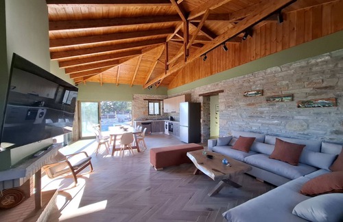 Nea Styra Villa | Bellevia Stone Pool Villa