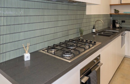 Mansfield House | Bellview Park - Centre of Mansfield close to lake