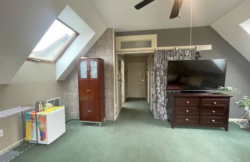 Saratoga Springs Apartment | Belmont Stakes & Saratoga Track Season 2-miles to Club House entrance