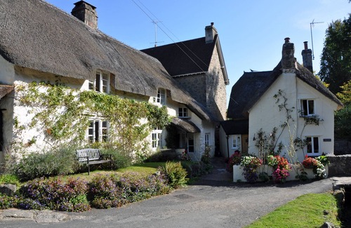 Liverton Cabin | Belvedere Edge in Devon - sleeps 6 guests in 3 bedrooms