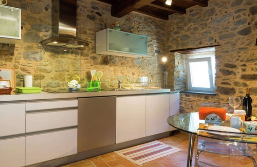 Pascoso House | Belvilla by OYO Holiday home with garden
