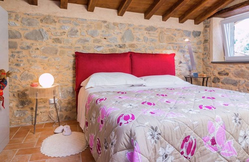 Pascoso House | Belvilla by OYO Holiday home with garden