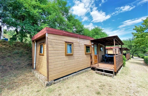 Capraia e Limite House | Belvilla by OYO Lovely bungalow with a shared pool