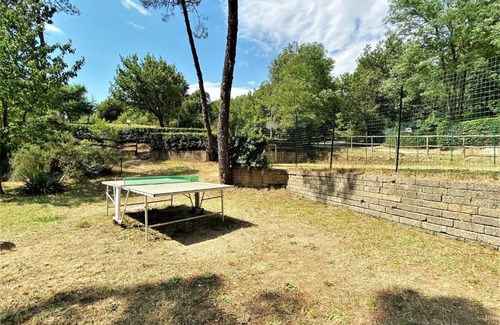 Capraia e Limite House | Belvilla by OYO Lovely bungalow with a shared pool