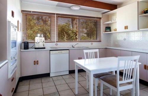 Hawks Nest House | Bennett's Beach Cottage