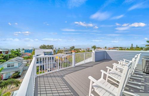 Bradenton Beach House | Bennys Bungalow - 2213