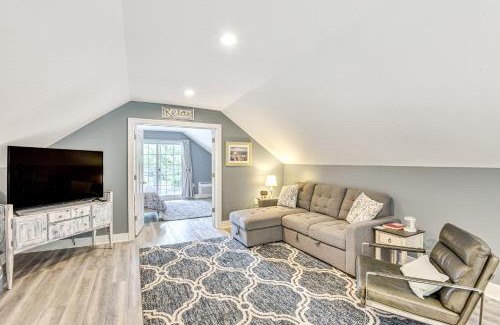 Benton Harbor Apartment | Benton Harbor Apt with Balcony and Fire Pit