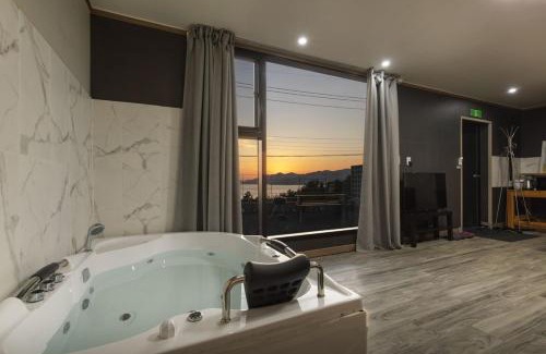 Namhae House | beotkkotgil jinaseo