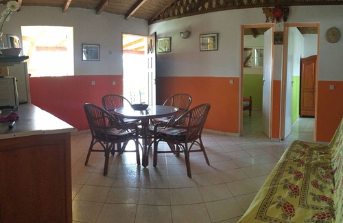 Les Abymes House | Bercé Par le Cocotier Furnished 2 bedrooms