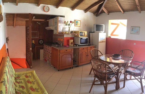 Les Abymes House | Bercé Par le Cocotier Furnished 2 bedrooms