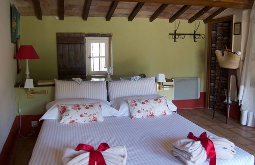 Saint-Paul-en-Foret Bed & Breakfast | Bergerie des Suanes