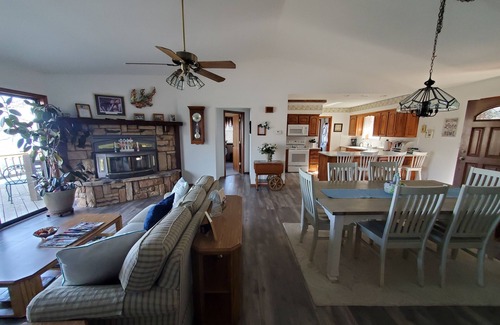 Lost Bridge Village House | BERGS NEST-Lakefront Home-Incredible Shoreline Close to House!