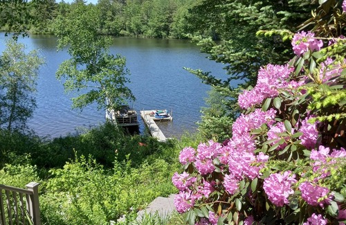 Hinsdale House | Berkshire Ashmere Lake lodging. Quiet room, Fantastic sunsets.