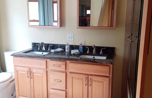 Hinsdale House | Berkshire Ashmere Lake lodging. Quiet room, Fantastic sunsets.