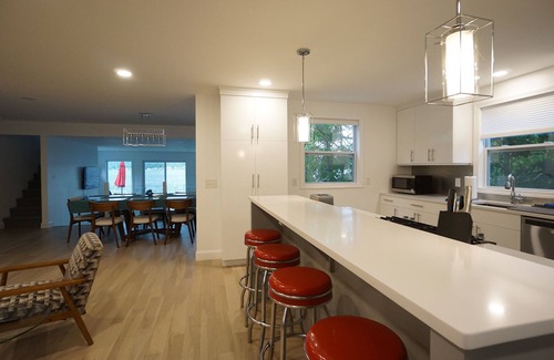 Pittsfield House | Berkshire Lake Beauty-Modern Amenities On The Lake