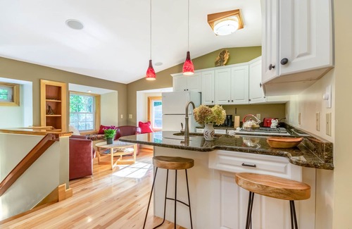 Lanesborough House | Berkshire Village Carriage House - Super Private!