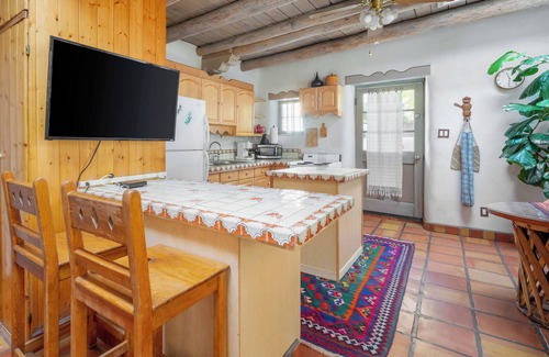 Historic Eastside Apartment | Besos Casita on Canyon Rd, near Park, Historic East Side, with driveway parking