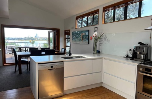 Bayswater House | Bespoke Stays - Bayswater Waterfront Wonderland