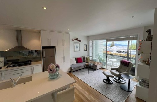 Takapuna Apartment | Bespoke Stays - Christmas Cheer