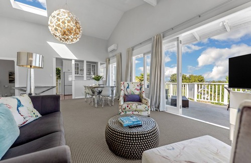 Devonport Apartment | Bespoke Stays - Merry Season Escape