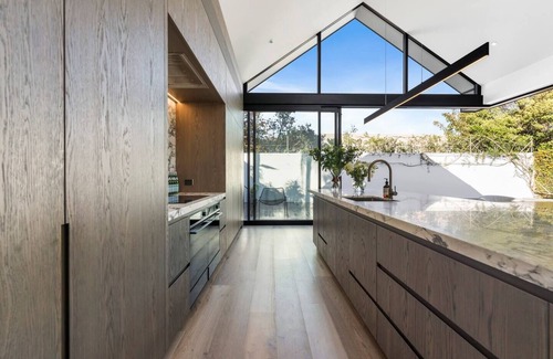 Ponsonby House | Bespoke Stays - Summer Christmas Escape