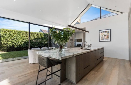 Ponsonby House | Bespoke Stays - Summer Christmas Escape