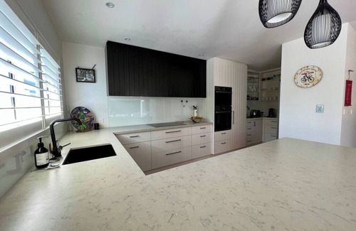 Takapuna House | Bespoke Stays - Townhouse by the Sea