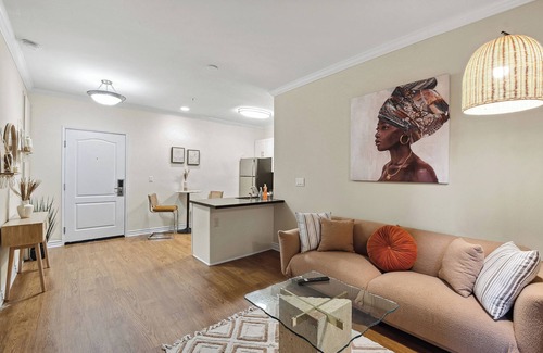 Park West Apartment | Best getaway in Santa Monica w/Gym, Pool, Free Parking