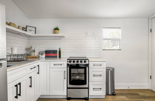 Tampa Heights Cottage | Best Location, Cute 1br Guesthouse Near Downtown, Riverwalk, and Armature Works