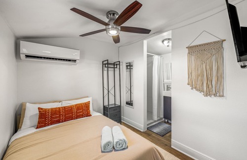 Tampa Heights Cottage | Best Location, Cute 1br Guesthouse Near Downtown, Riverwalk, and Armature Works