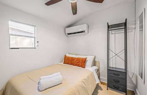 Tampa Heights Cottage | Best Location, Cute 1br Guesthouse Near Downtown, Riverwalk, and Armature Works