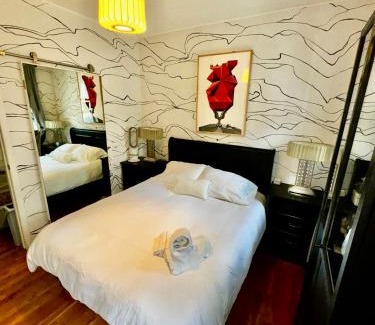 Union City Apartment | BEST LOCATION FOR NYC VISITORS 2 BEDROOMS SUBWAY 20 STEPS AWAy BEST OPPORTUNITY EVER