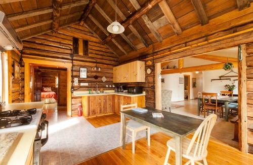Talkeetna House | Best Location - Historic Elegance on Main Street