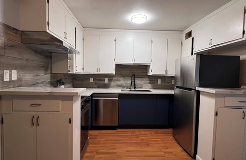 Adams Point Apartment | Best location of Oakland Lake Merritt Park & Gardens. New remodeled & furnished