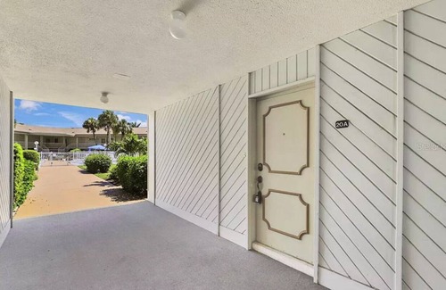 Saint Armands Key Condo | Best Location! Right next to St Armands Circle and Lido Key!